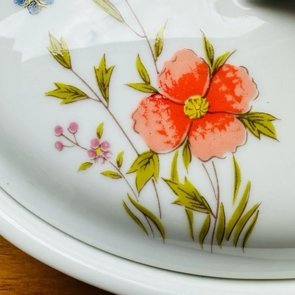 Country Flowers 🌺 & butterflies‎ 🦋 By Andrea Covered Dish #9230 Good Condition